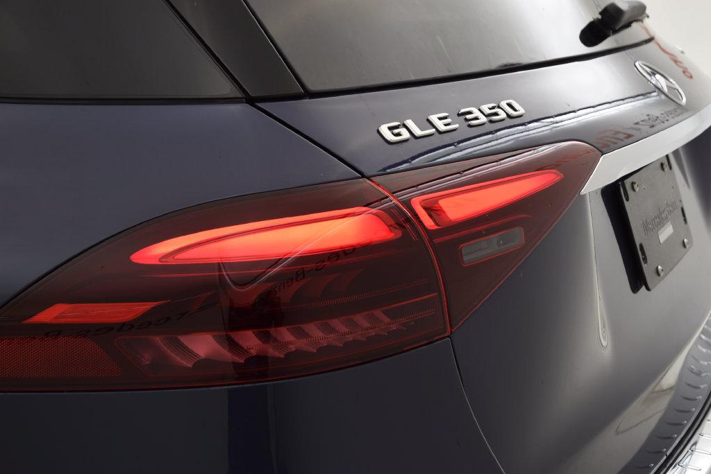 2026 Mercedes-BENZ GLE — миниатюра 13