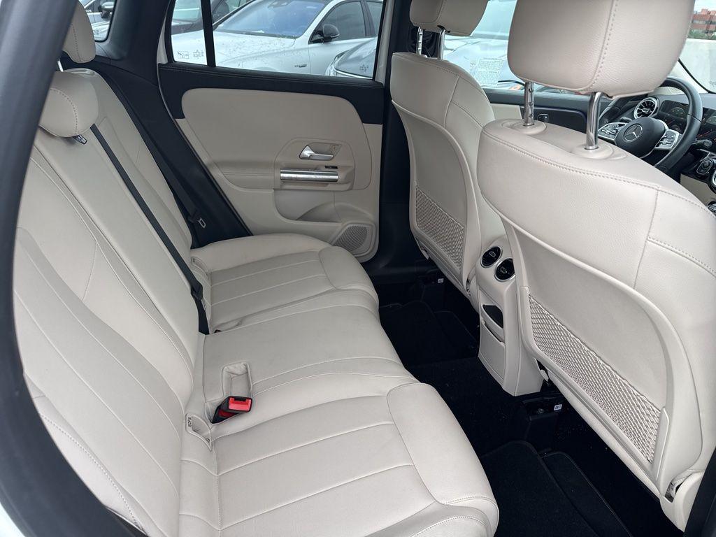 MERCEDES-BENZ GLA - 7