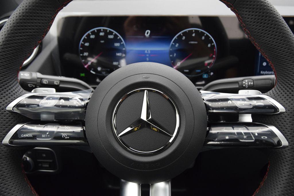 2026 Mercedes-BENZ GLA — миниатюра 22