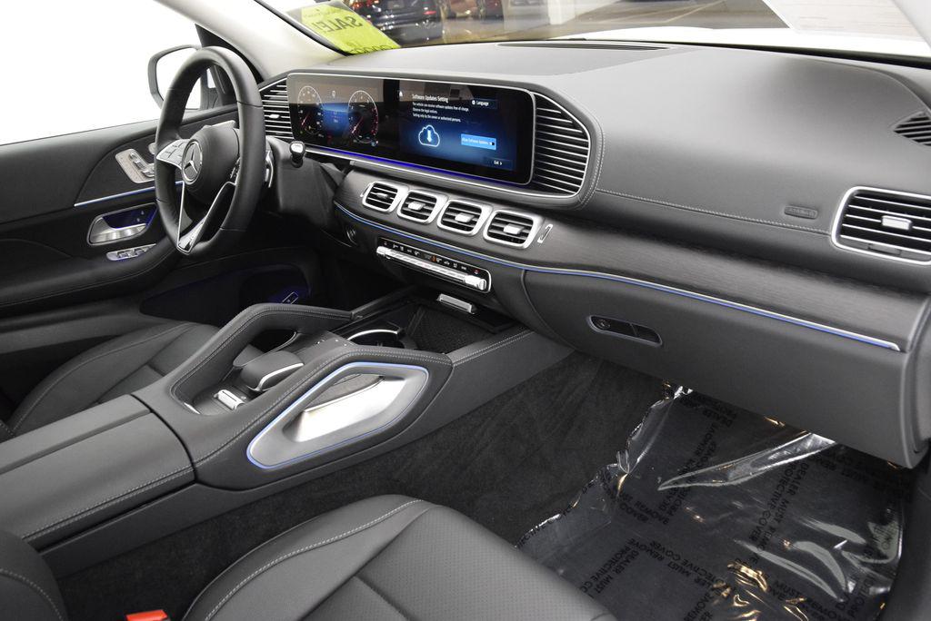 2026 Mercedes-BENZ GLS — миниатюра 15