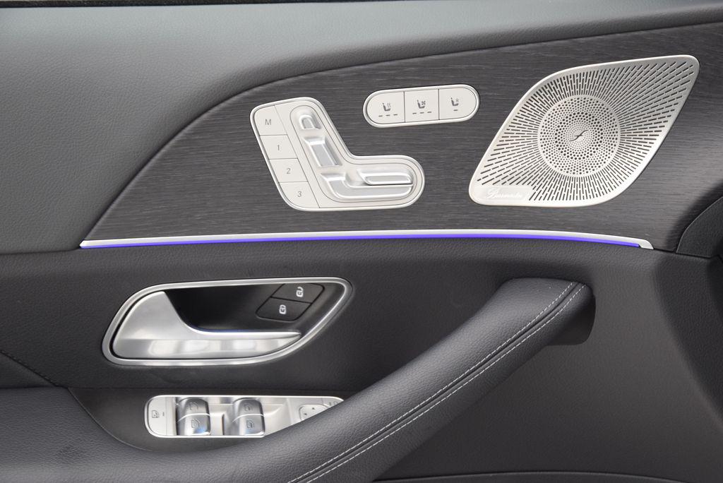 2026 Mercedes-BENZ GLS — миниатюра 23