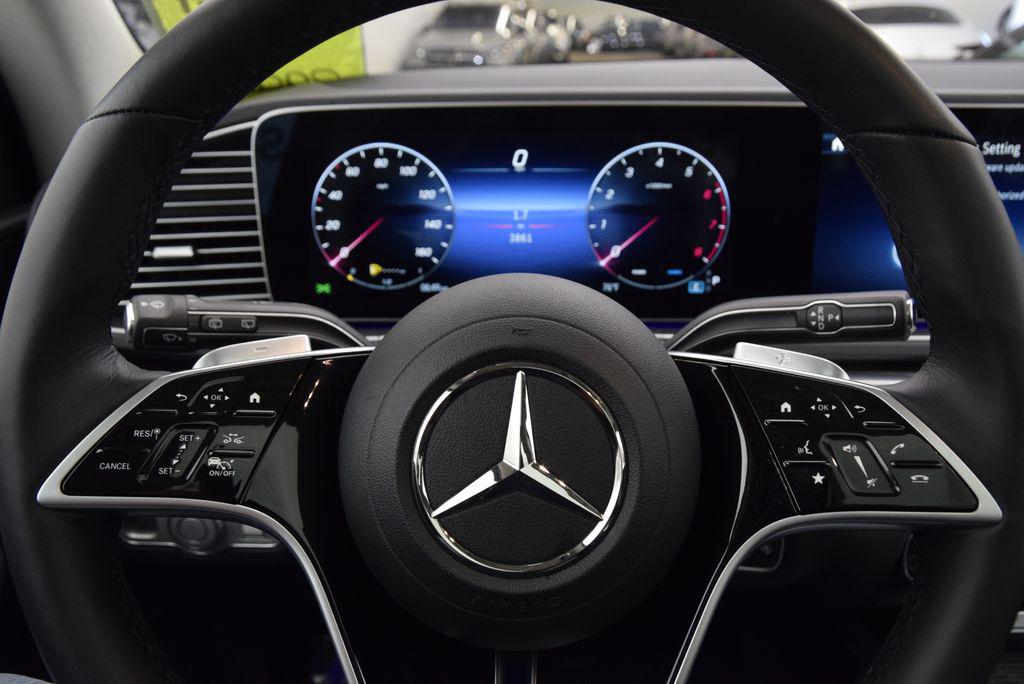 2026 Mercedes-BENZ GLS — миниатюра 24