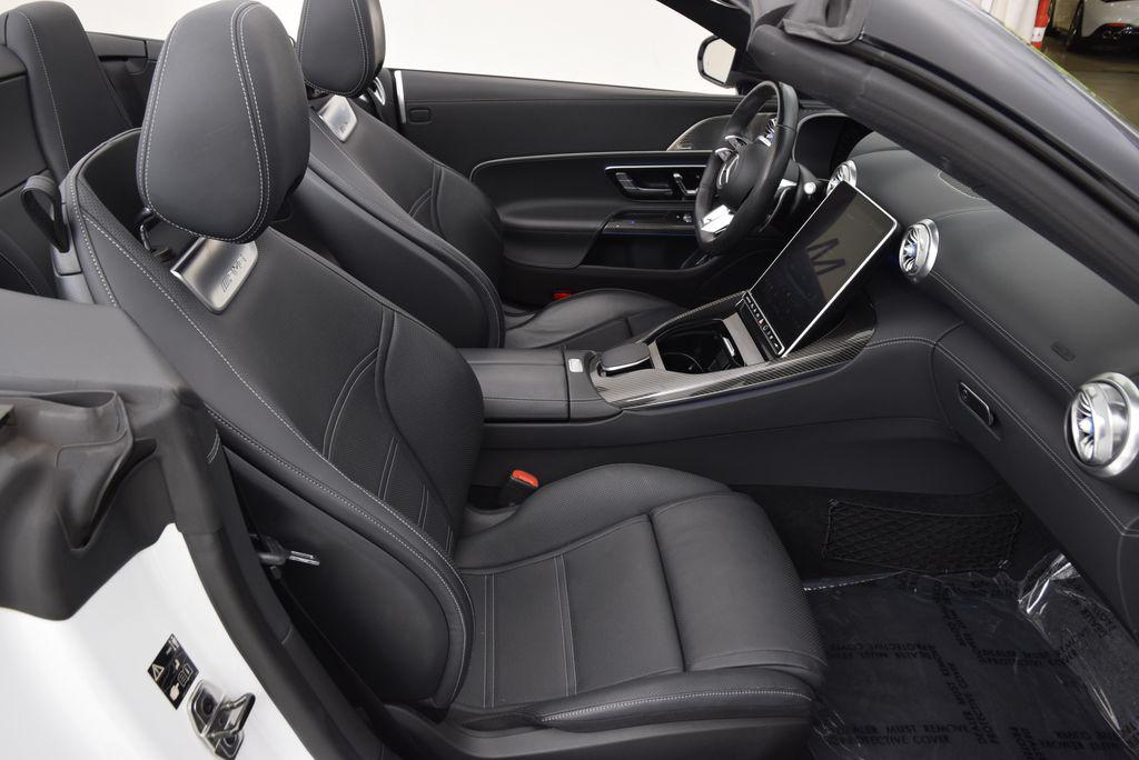 صورة 16 لـ 2022 Mercedes-BENZ AMG SL 63 BASE