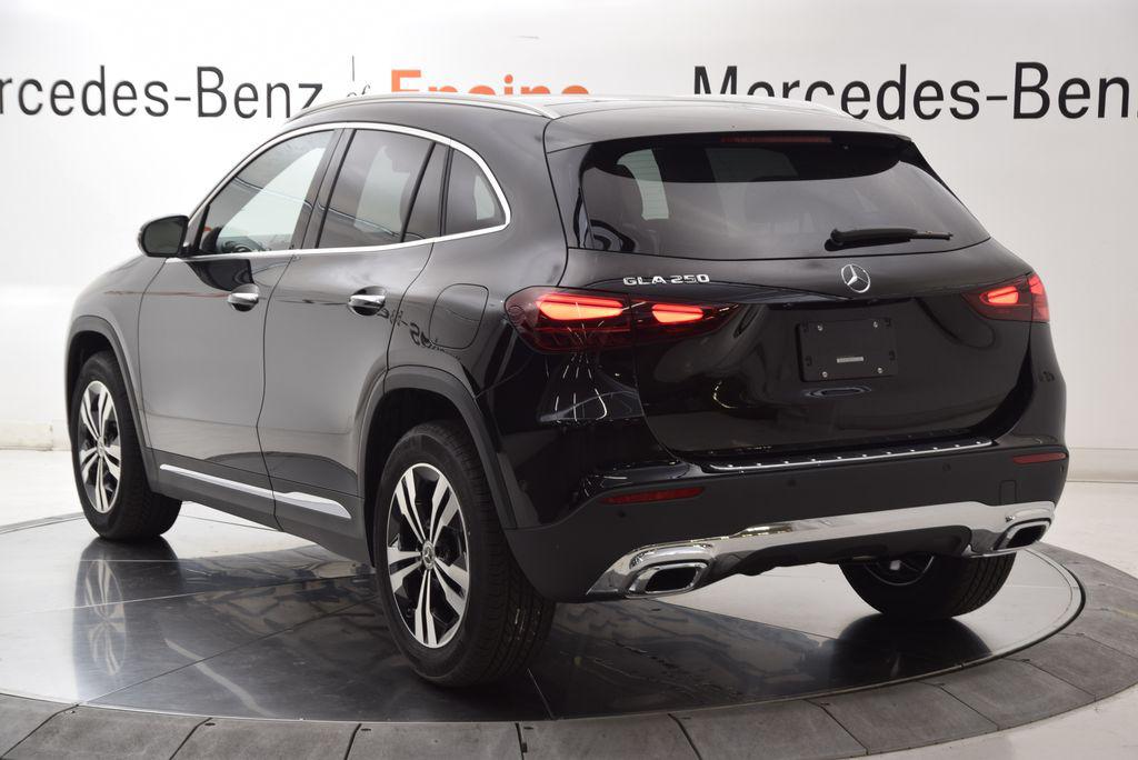 2026 Mercedes-BENZ GLA photo 4