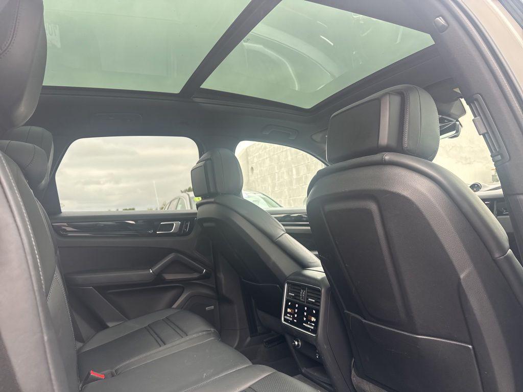PORSCHE CAYENNE - 8