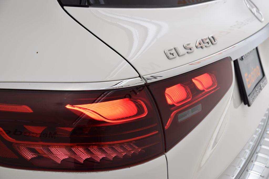 2026 Mercedes-BENZ GLS — миниатюра 12