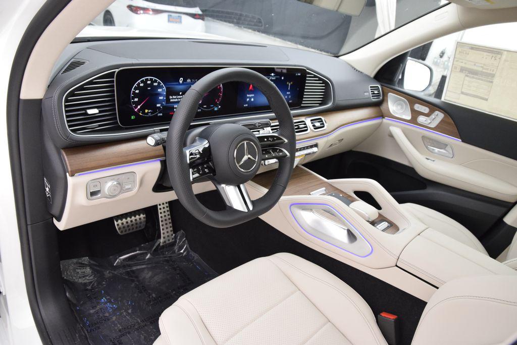 2026 Mercedes-BENZ GLS — миниатюра 21