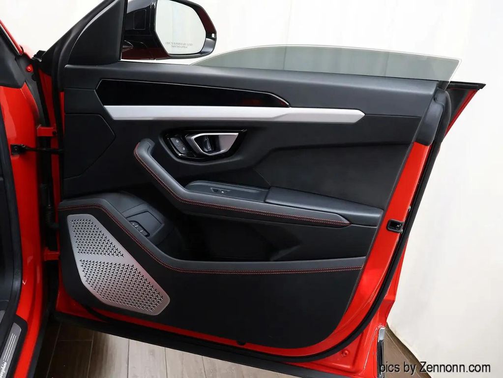 صورة مصغرة 70 لـ 2020 Lamborghini URUS AWD