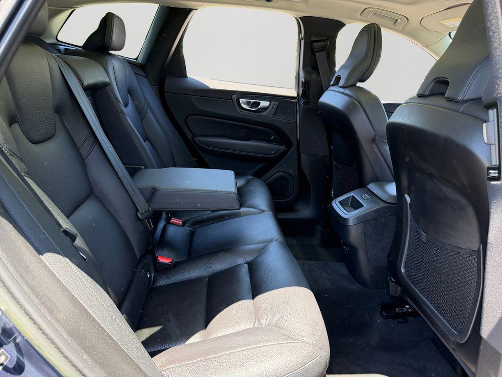 صورة 8 لـ 2023 Volvo XC60 B5 PLUS BRIGHT THEME