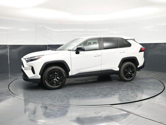 2025 Toyota RAV4 LE — фото 10
