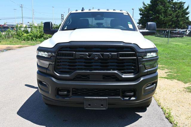 صورة 2 لـ 2026 RAM 3500 TRADESMAN CREW CAB 4X4 8' BOX