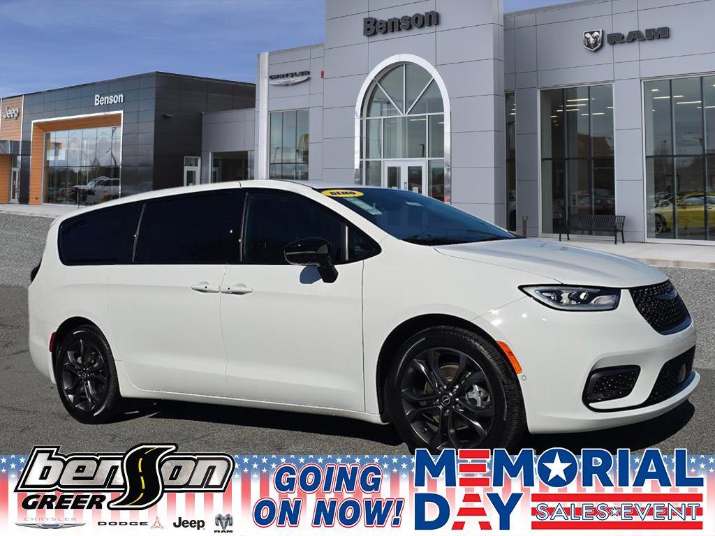New 2026 Chrysler Pacifica L