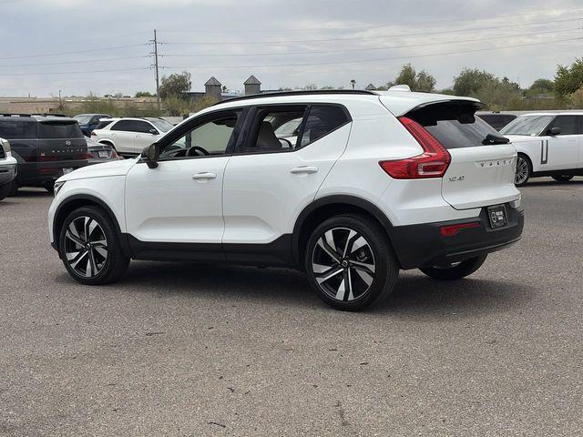 صورة 8 لـ 2023 Volvo XC40 B5 ULTIMATE DARK THEME