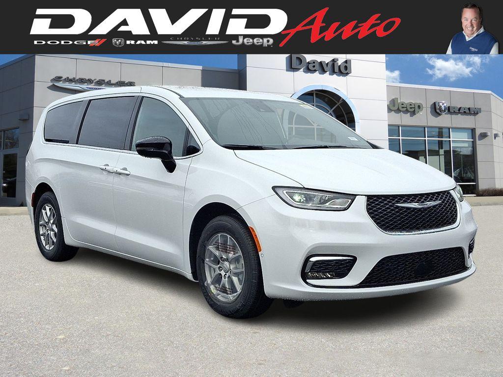 New 2026 Chrysler Pacifica Select