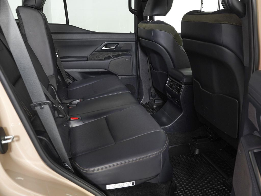 2024 Lexus GX 550 OVERTRAIL+ — миниатюра 12