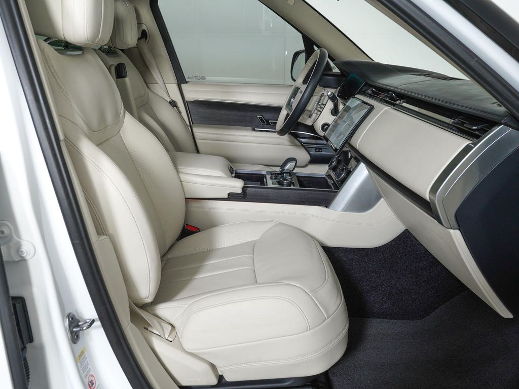 صورة 8 لـ 2023 LAND Rover RANGE ROVER AUTOBIOGRAPHY