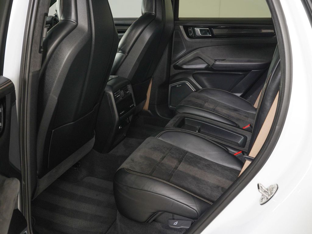 صورة مصغرة 12 لـ 2023 Porsche CAYENNE TURBO GT