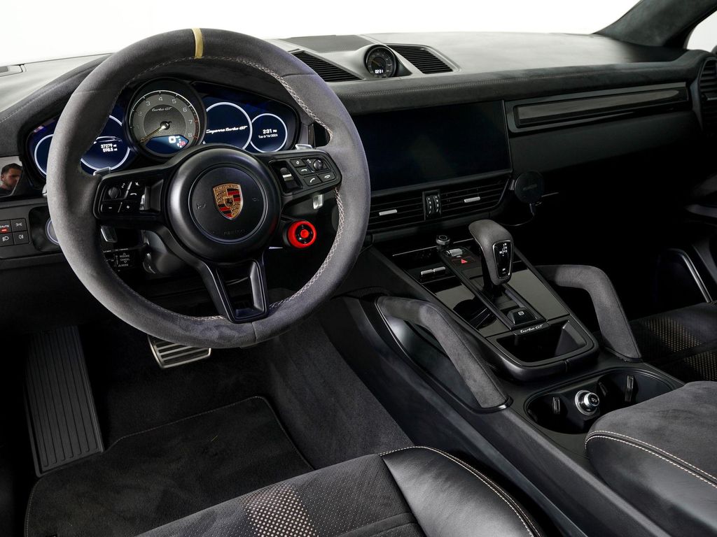 صورة مصغرة 15 لـ 2023 Porsche CAYENNE TURBO GT