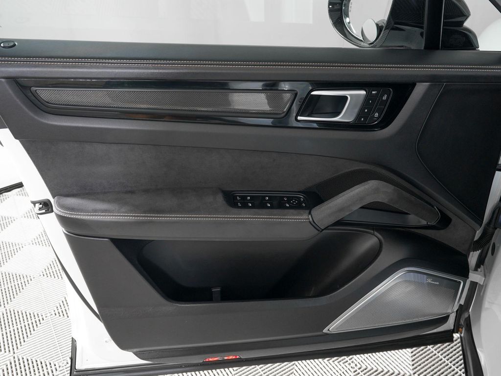 صورة مصغرة 14 لـ 2023 Porsche CAYENNE TURBO GT