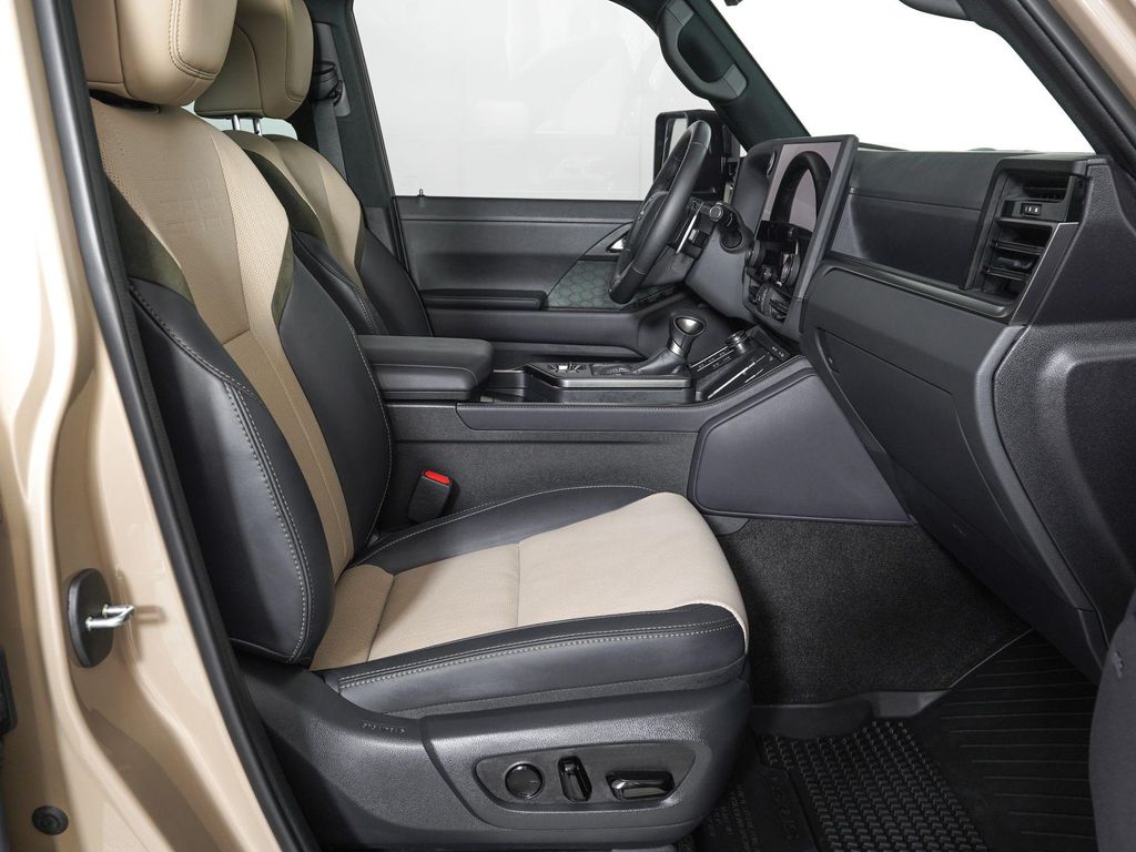 صورة 8 لـ 2025 Lexus GX 550 OVERTRAIL+