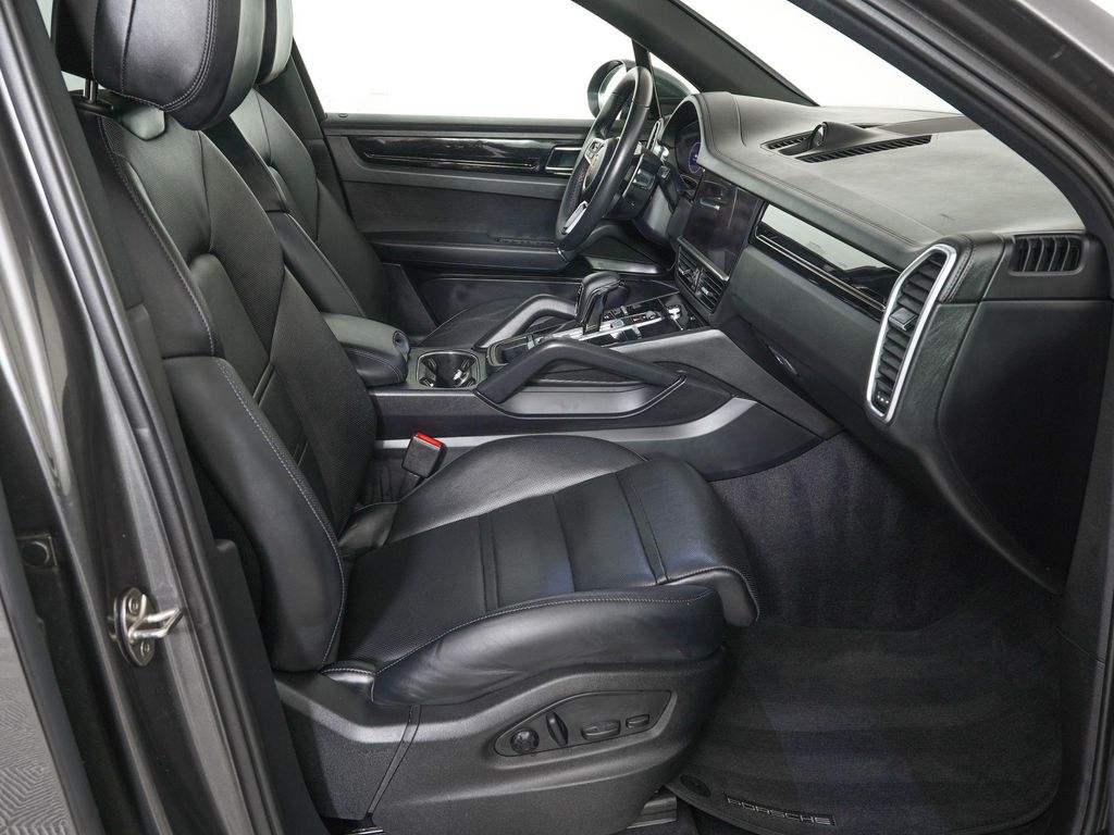 PORSCHE CAYENNE - 9