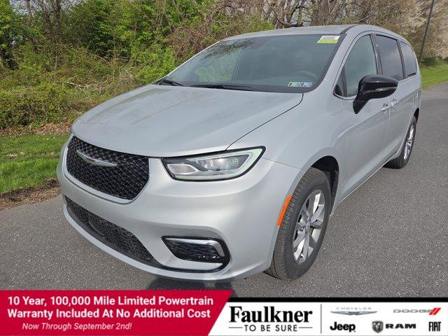 New 2026 Chrysler Pacifica Select