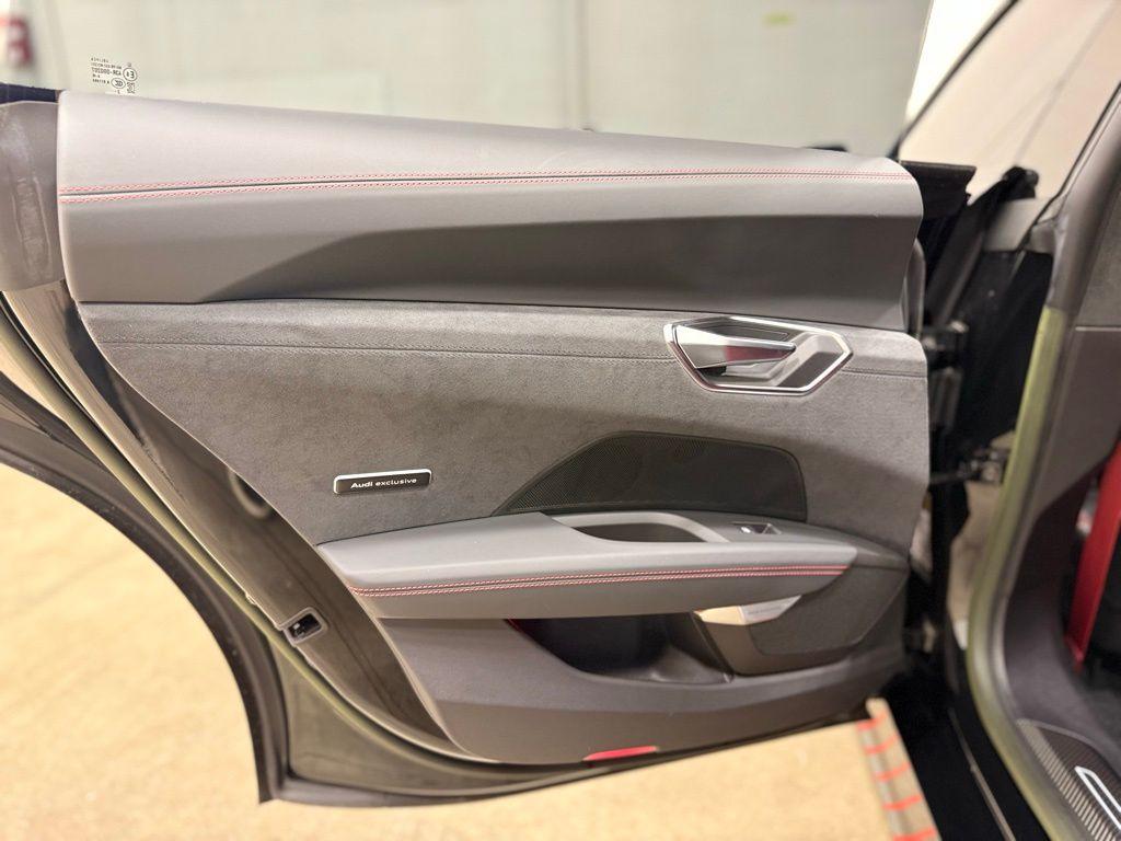صورة مصغرة 46 لـ 2023 AUDI RS E-TRON GT BASE