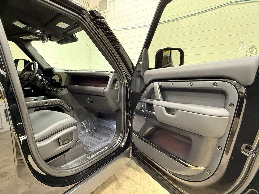 2026 LAND Rover DEFENDER OCTA 缩略图 50