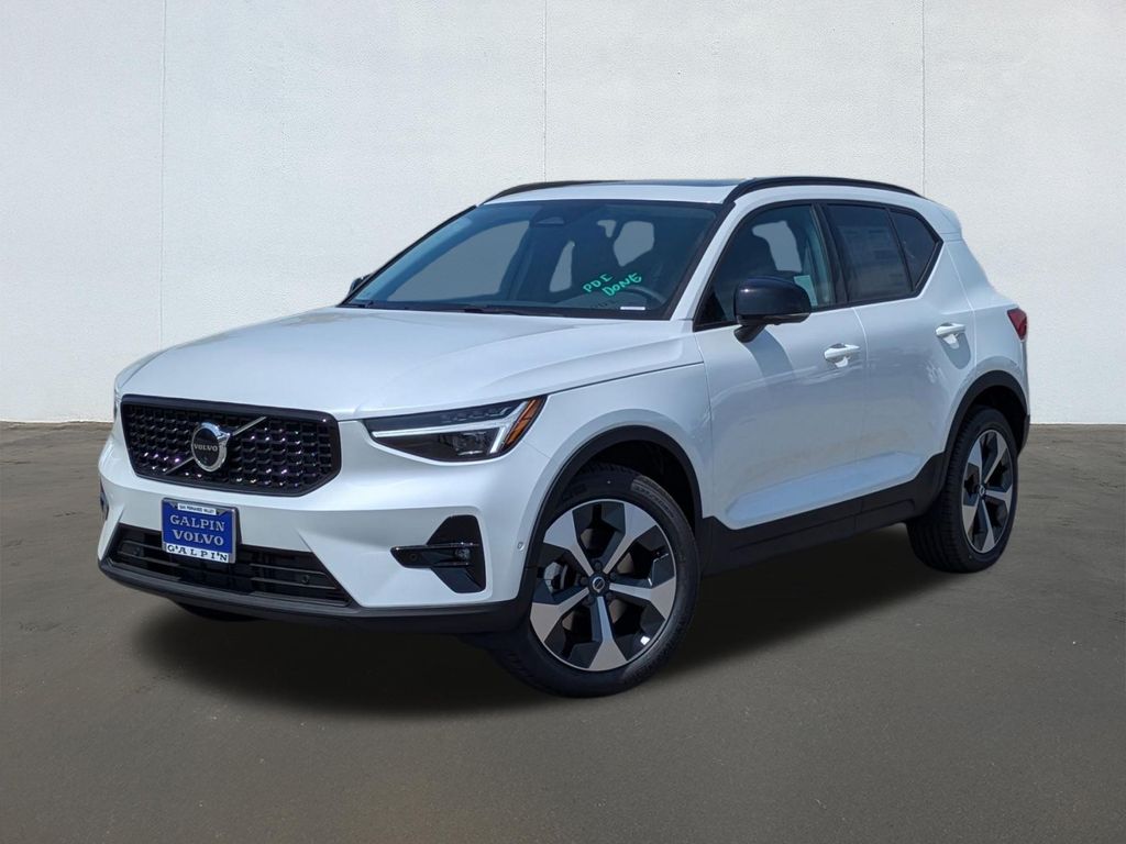 New 2026 Volvo XC40 Plus, B5 AWD Gas (mild hybrid), Dark