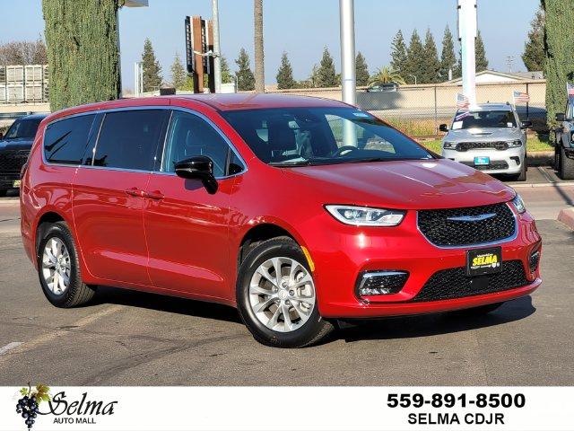 New 2026 Chrysler Pacifica Select
