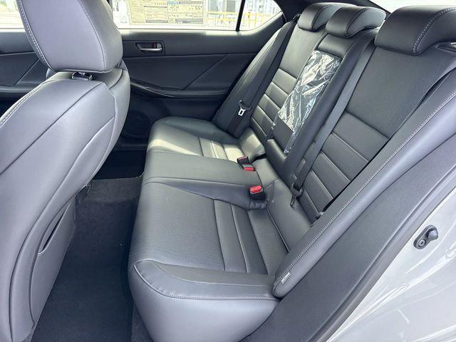 صورة مصغرة 23 لـ 2026 Lexus IS 350 F SPORT