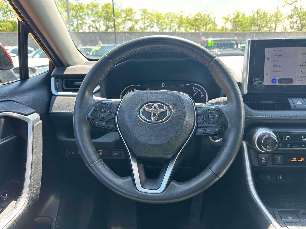 صورة مصغرة 14 لـ 2024 Toyota RAV4 XLE
