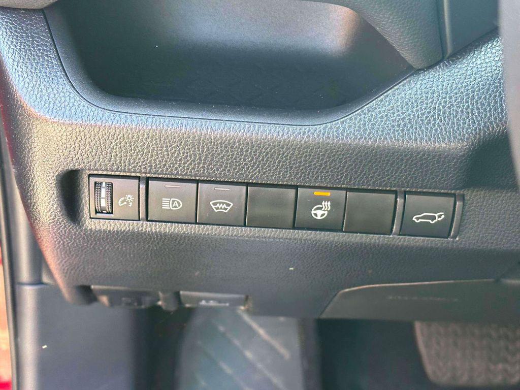 صورة مصغرة 21 لـ 2024 Toyota RAV4 XLE