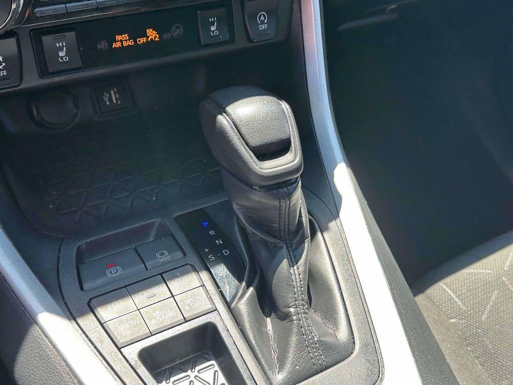 صورة مصغرة 31 لـ 2024 Toyota RAV4 XLE