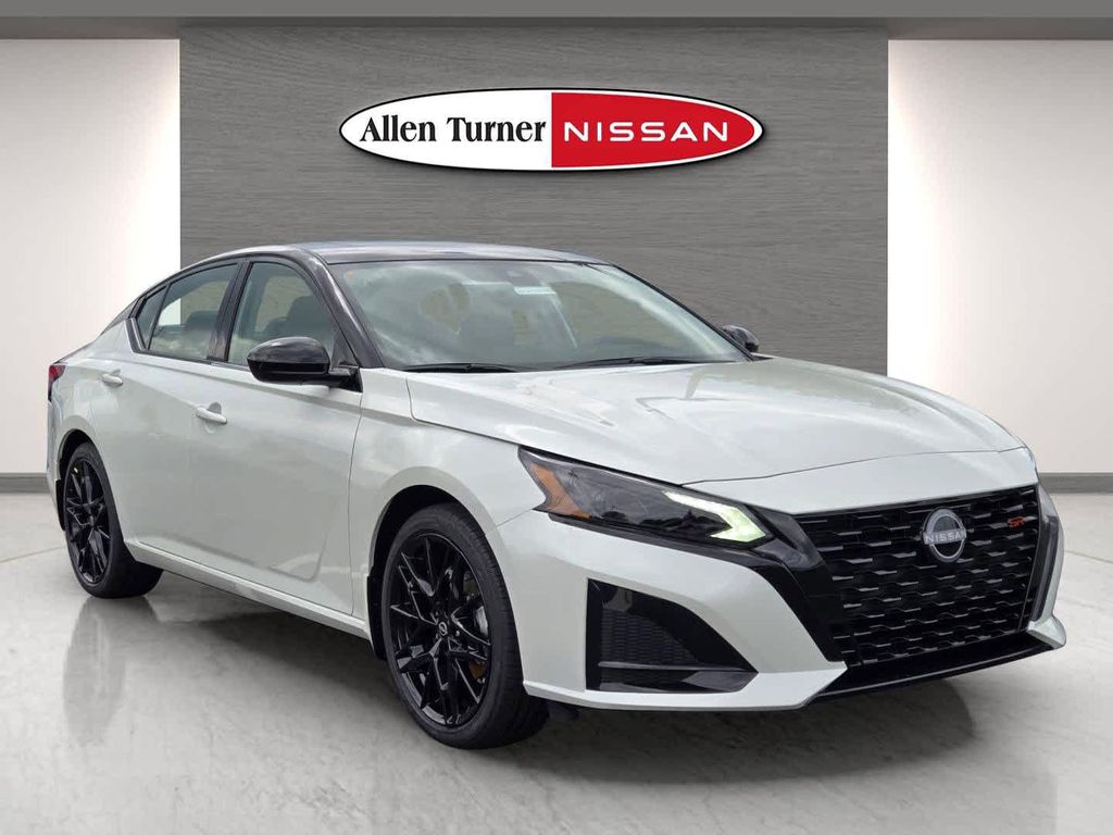 New 2026 Nissan Altima SR FWD