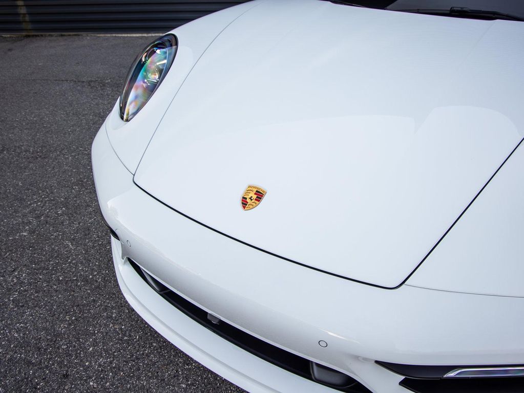 صورة 10 لـ 2021 Porsche 911 TARGA 4S