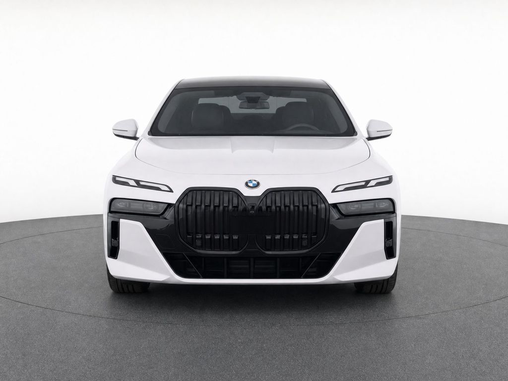 صورة 8 لـ 2023 BMW 740 I