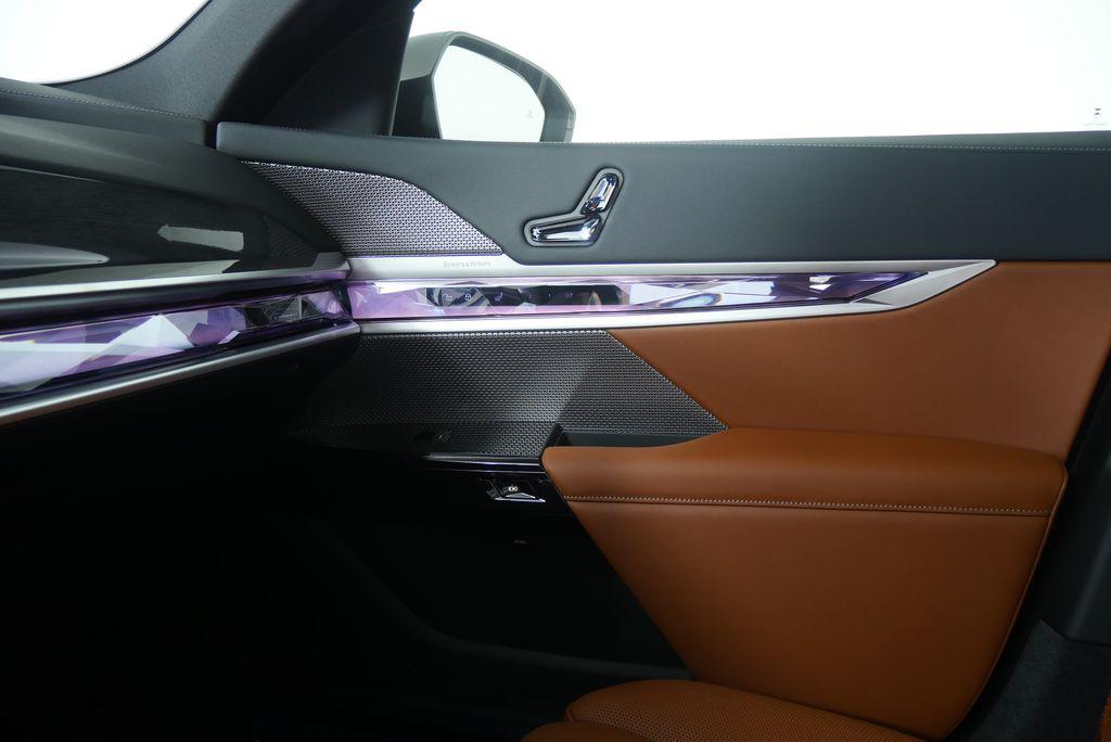صورة مصغرة 24 لـ 2026 BMW 740 740I