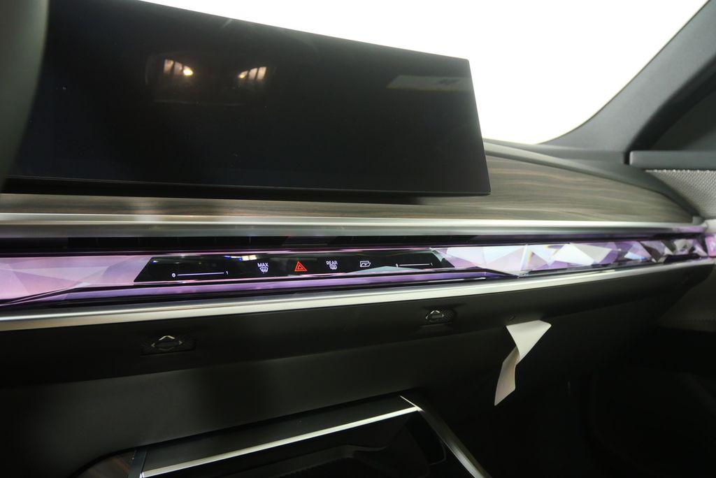 صورة مصغرة 21 لـ 2026 BMW 750E I XDRIVE