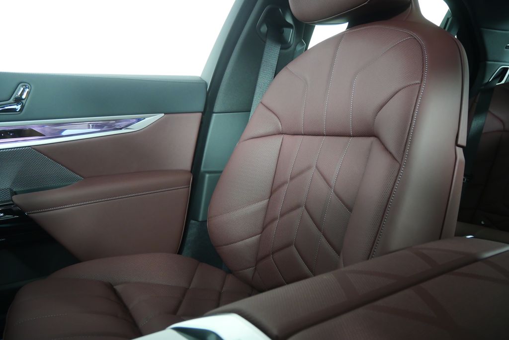 صورة مصغرة 24 لـ 2026 BMW 740 740I