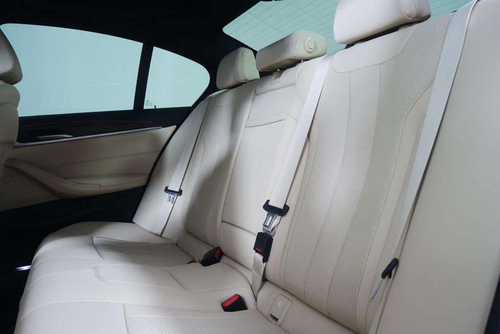 2023 BMW 530 I — миниатюра 15