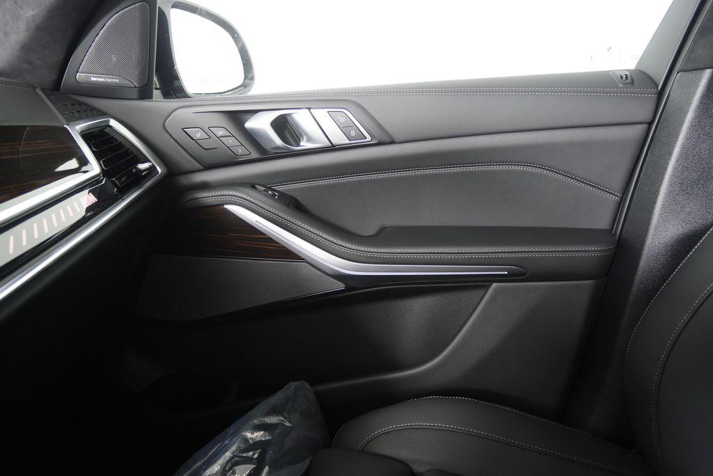 2026 BMW X7 M60I — миниатюра 26