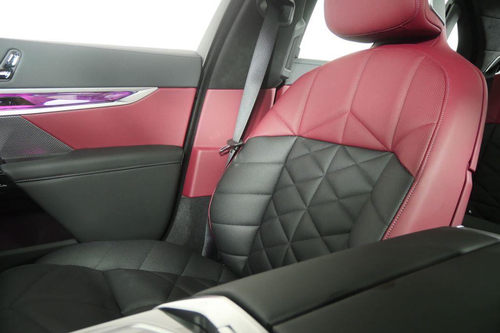 صورة مصغرة 27 لـ 2026 BMW 740 XDRIVE