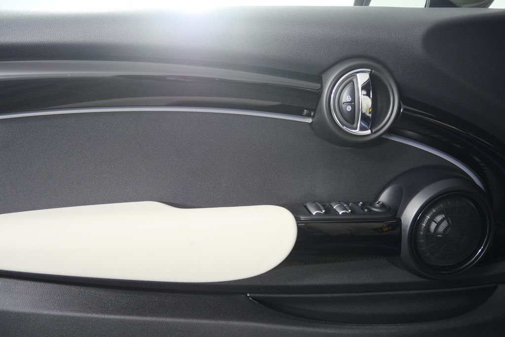 صورة 8 لـ 2023 MINI CONVERTIBLE COOPER S