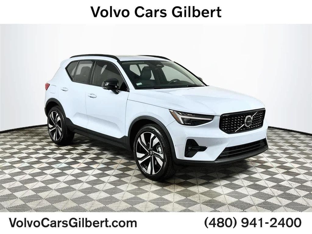 New 2026 Volvo XC40 Ultra, B5 AWD Gas (mild hybrid), Dark