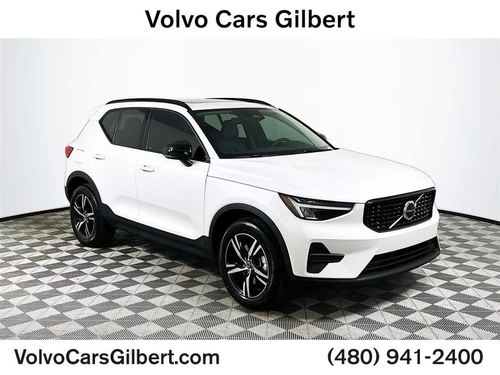New 2026 Volvo XC40 Core, B5 AWD Gas (mild hybrid), Dark