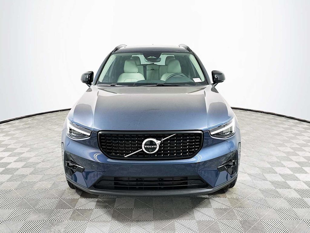 2026 Volvo XC40 ULTRA, B5 AWD GAS (MILD HYBRID), DARK 照片 2