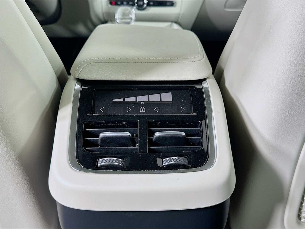 2026 Volvo XC60 B5 ULTRA — миниатюра 23