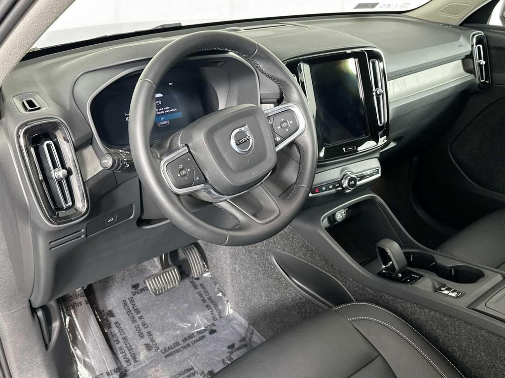 2025 VOLVO XC40 B5 CORE BRIGHT THEME photo 9