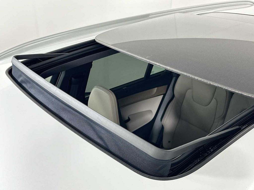 صورة مصغرة 19 لـ 2026 Volvo XC90 PLUG-IN HYBRID ULTRA, T8 AWD, ELECTRIC/GASOLI